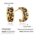 Detail view of gold C-shaped earrings with leopard enamel pattern and dimensions - Slender C-Shape Style (YYE025369)
