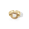 Detaillierte Makroansicht des vergoldeten Rings mit ovalem Zirkonia-Inlay, verstellbar - Ovaler Hohler Zirkonia Offener Ring (TR4034)