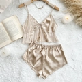 Satin-Dessous-Set in Champagnergold mit Top und passenden Shorts im luxuriösen Design - S / Khaki