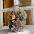 DIY Christmas gift bag with gold pine cones, ornaments and rustic burlap bow - Gold Bell Style / 11*11*14cm