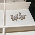 Orecchini a farfalla in argento con zirconi scintillanti e dettaglio in perla - 121# Farfalla Argento