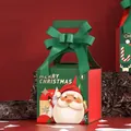 Weihnachtsgeschenkbox mit Weihnachtsmann-Motiv, grüner Schleife und festlichem Rot - Weihnachtsmann mit großem Bart