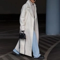Manteau long blanc en peluche à col revers pour femme avec texture bouclée - S / Poche zippée