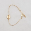 Golden chain bracelet featuring a round pendant with engraved capital letter W and lobster clasp - Gold W