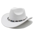 Detailansicht weißer Cowboyhut mit Ethno-Flechtband und symbolischen Anhängern - M (56-59cm) / Weiß