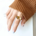 Vergoldeter Titanstahlring mit Tigerauge-Stein und Zirkonia-Einlage, offenes Design - Tigerauge Gold Stil