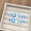 Handgemachte 3D Dumbo hellblaue Kunstnägel mit Cartoon-Elefant und Blumen-Anhängern - Extra Klein (XS) / Himmelblau und Weiß