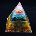 Piramide Orgonite 8 cm con sfera di quarzo rosa, base di loto e turchese - 8cm / Piramide di Cristallo a 7 Strati (Loto)
