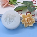 Detailansicht der Blumensilikonform mit fertiger floraler Duftkerze für DIY - Stil 1 (624-1)