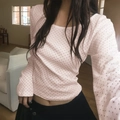 Damen Langarmshirt in Rosa mit Punkten, schmale Passform, in natürlicher Umgebung - S / Rosa
