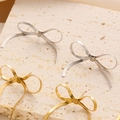 Boucles d'oreilles en forme de nœud dorées et argentées avec texture maille serpent - Boucles d'oreilles en argent