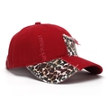 Détail de casquette rouge vintage avec bordure léopard et boucle de réglage en métal robuste - Taille unique / Rouge (D)