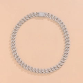 Vista dall'alto della collana a maglie cubane argentata con strass su base beige - 18 pollici (45cm) / Argento