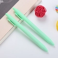 Set van twee minimalistische groene gelpennen voor kantoor- en studentengebruik - Lichtgroen