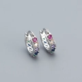 S925 Sterling Silber Creolen mit regenbogenfarbenen Zirkonia-Steinen in einer Reihe - 925er Silber / Platin (Bunter Stein)