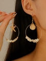 Aros dorados asimétricos con colgantes de estrella de mar y concha con piedras blancas - Aros Grandes Estrella de Mar con Piedras (DZ-587)