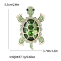 Spilla a tartaruga con cristalli verdi in metallo dorato dimensioni 5,1x3,7cm - Verde