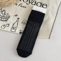 Calcetines media pantorrilla negros transparentes con rayas verticales y estampado - Negro