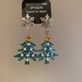 Dettaglio di orecchini in argento 925 con fiocco di neve, albero di Natale e perle - Argento-Blu