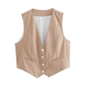 Détails à plat d'un gilet beige clair avec col en V, boutons blancs et poches avant - Kaki