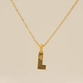 Collier en acier titane doré avec pendentif lettre L texturé et finitions rainurées - Lettre L
