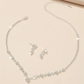 Elegante set di gioielli da sposa in argento con collana di strass e orecchini pendenti - Set Strass A Forma di V Argento Brillante / Argento Brillante (DTN14026632S)