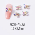 Makroaufnahme der 11x8,5mm Aurora Kristall-Schmetterling-Nageldekoration mit Goldbasis - Aurora Goldbasis Schmetterling (AM38)