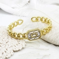 Macro-opname van 18K vergulde schakelarmband met geometrische ingelegde zirkonia's - Stijl 2 15mm Breed