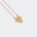 Collier doré style romain avec pendentif géométrique 3D orné de petits zircons brillants - Triple Drapeau en Zircone Blanche (Petit) / Doré