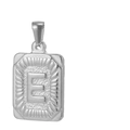 Pendentif rectangulaire en acier titane 18K argenté avec lettre E gravée et texture rayonnante - Lettre E