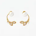 Boucles d'oreilles dorées en C avec perles et motifs de feuilles étincelants - Style de Perle de Feuille Branchue Dorée (KD3588)