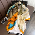 Foulard luxueux en soie avec motif de paysage de montagne bleu et orange élégant - 23101 Image Principale / 90*90cm