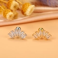 Makroaufnahme von goldenen und silbernen Ohrpiercings mit Marquise-Schliff Zirkonia - 14# (Gebogene Krone)