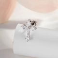 Orecchino a perno singolo a croce in argento con intarsio in zircone cubico a rombi - Stile Croce Bianca (A772-1#)
