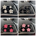 Daisy flower car air vent perfume clips in black, white, pink and rose red finishes - Random Color