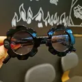 Kids flower shaped round sunglasses with black glossy frames and dark grey lenses - Black (Black Tea Lenses)
