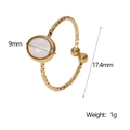 Dettaglio anello ondulato dorato con inserto in conchiglia bianca e diametro 17,4 mm - Bianco (JR664 Bianco)