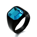 Bague pour homme en acier titane avec grand gemme bleue carrée sur anneau noir - Black Sky Blue Gemstone
