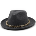 Dettaglio di un cappello fedora in lana grigio scuro con catena metallica dorata spessa - M (56-58cm) / grigio scuro