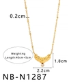 Dettaglio della collana a cuore croissant placcata in oro 18k con zircone lucido - Stile Intarsio in Zirconia Croissant (NB-N1287)