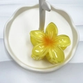 Molla per capelli a forma di fiore giallo con sfumatura arancione su vassoio - 8cm / Giallo Brillante