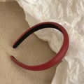 Padded sponge headband in deep red faux leather with a textured finish for high volume - Red