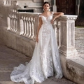Elegantes weißes Meerjungfrau-Brautkleid mit Blumenstickerei und langer Schleppe - US 2 / Weiß