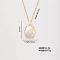 Détail du collier soleil doré avec dimensions 2.31x1.63cm et longueur de chaîne 40+5cm - Nacre de Soleil