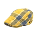 Detalle de la hebilla metálica ajustable y la tela de cuadros amarilla en la boina - M (56-58cm) / Amarillo
