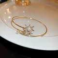 Elegante goudvergulde open armband met zon en maan motieven en schitterende kristallen - 1# Gouden Armring (Zon Maan)