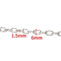 Primer plano de eslabones de acero inoxidable plateado de 1,5 mm por 6 mm - Color Acero Cadena Ovalada en Espiral 6 mm