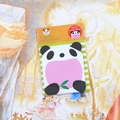 Lindas notas adhesivas con forma de panda en blanco y negro sobre tarjeta de papel - Panda
