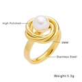 Dettaglio dell'anello in acciaio lucido 3mm placcato oro 18k con inserto di perla - US 6 / Stile Perla Singola (R127)