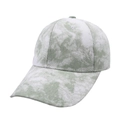 Dettaglio del motivo tie-dye verde su questo berretto da baseball in cotone traspirante - Verde Tie-Dye